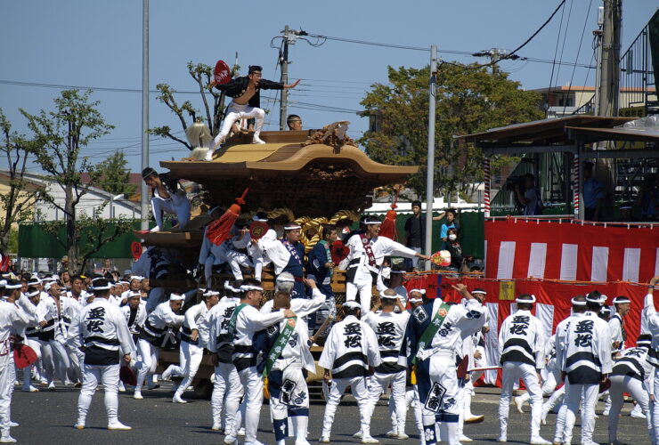 A danjiri float being pulled through the streets at Kishiwada Danjiri Matsuri
