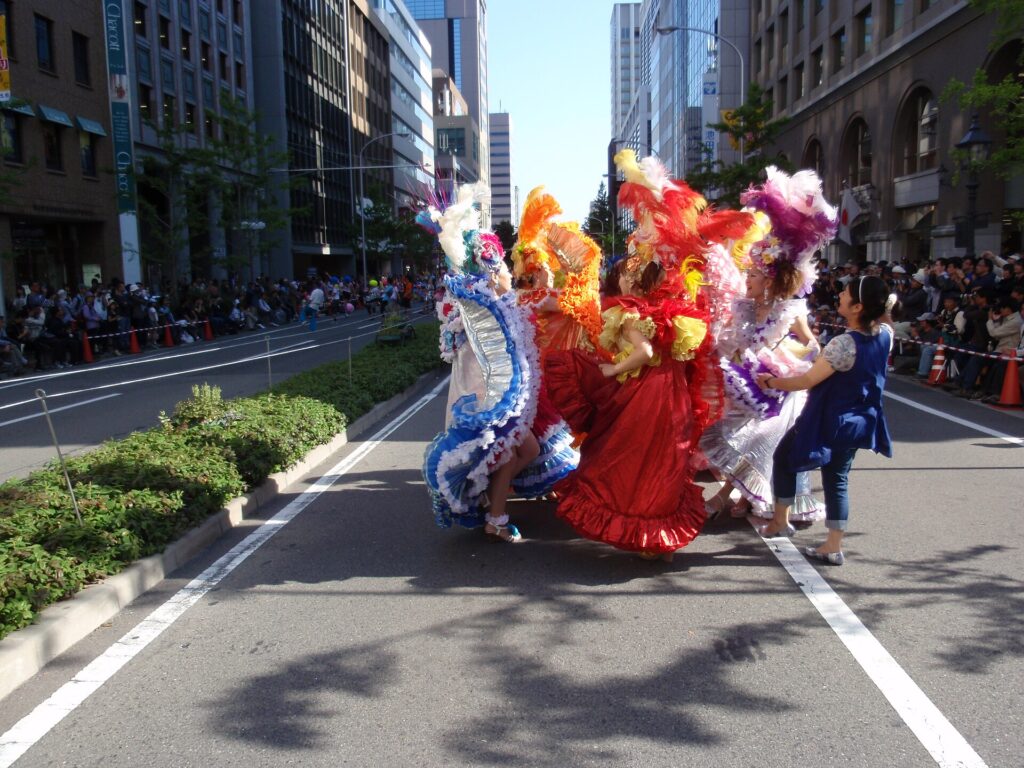 Samba dancers at the Kobe Matsuri parade