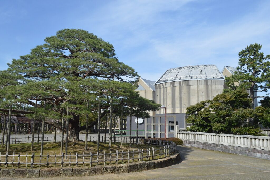 Komatsu City Honjin Memorial Museum of Art in Rojo Park, Komatsu