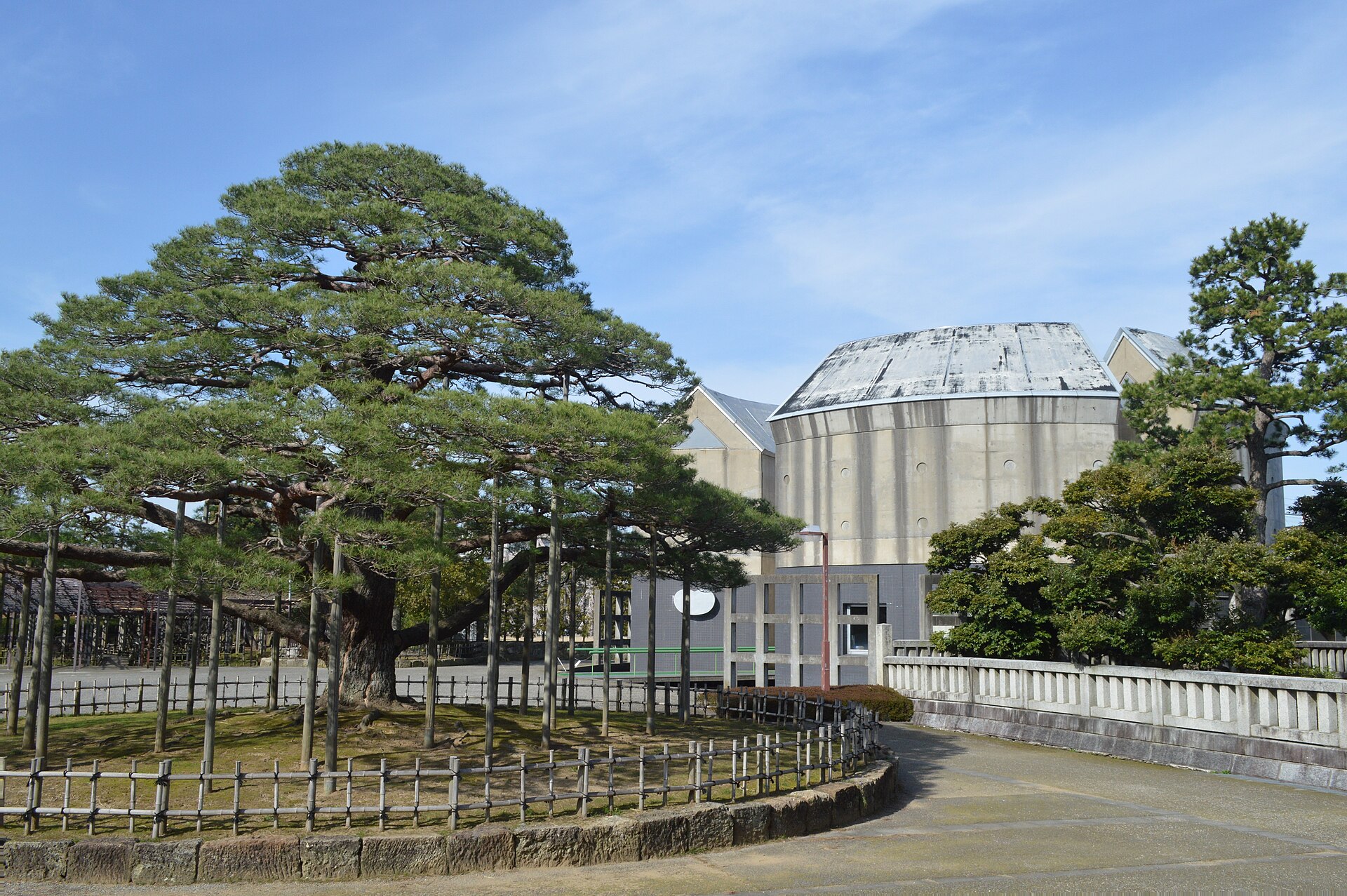 Komatsu City Honjin Memorial Museum of Art in Rojo Park, Komatsu