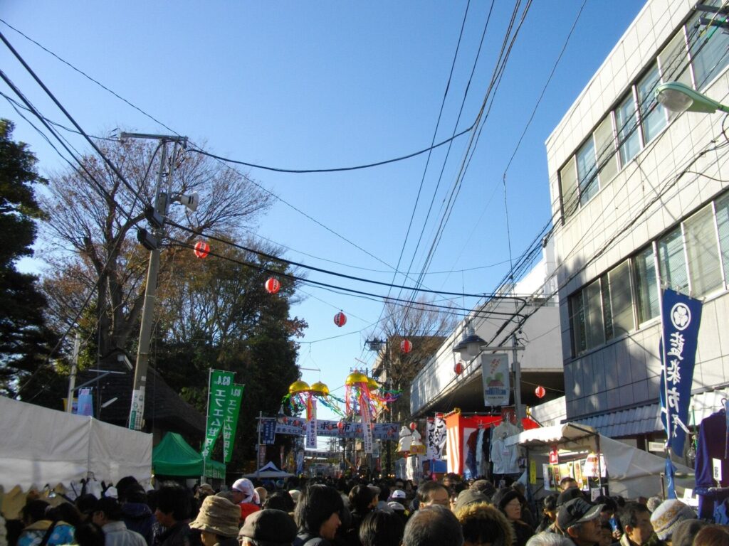 Crowds browsing stalls at the Setagaya Boro-ichi market
