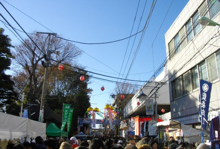 Crowds browsing stalls at the Setagaya Boro-ichi market