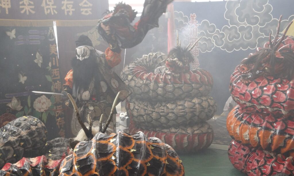 An Iwami kagura performance of Susanoo fighting the serpent Orochi