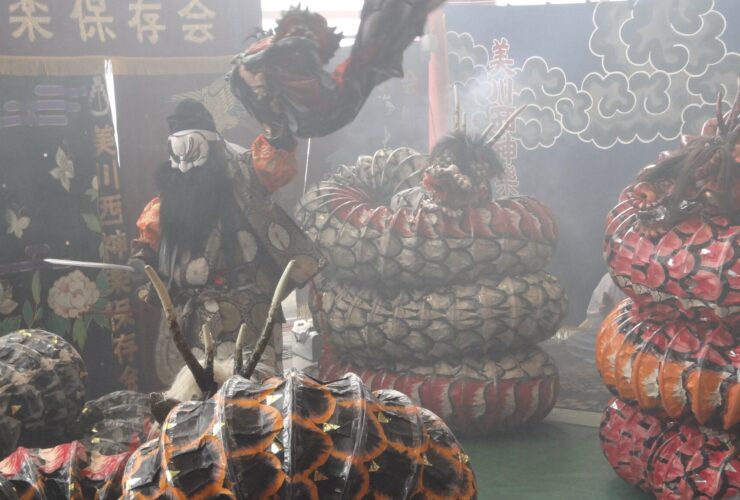 An Iwami kagura performance of Susanoo fighting the serpent Orochi