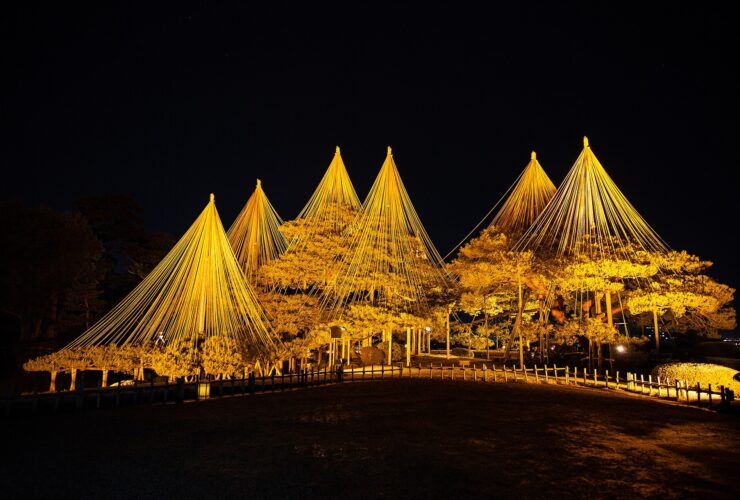 Kenrokuen garden in Kanazawa illuminated at night