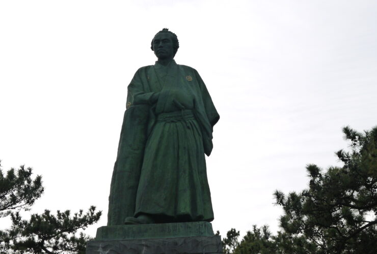 The statue of Sakamoto Ryoma looking out over the Pacific at Katsurahama